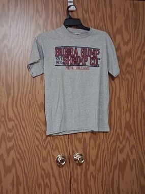 Bubba Gump Shrimp Co T-Shirt Medium Gildan Gray Graphic Tee Forrest Gump Movie